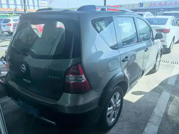Nissan Livina 2010