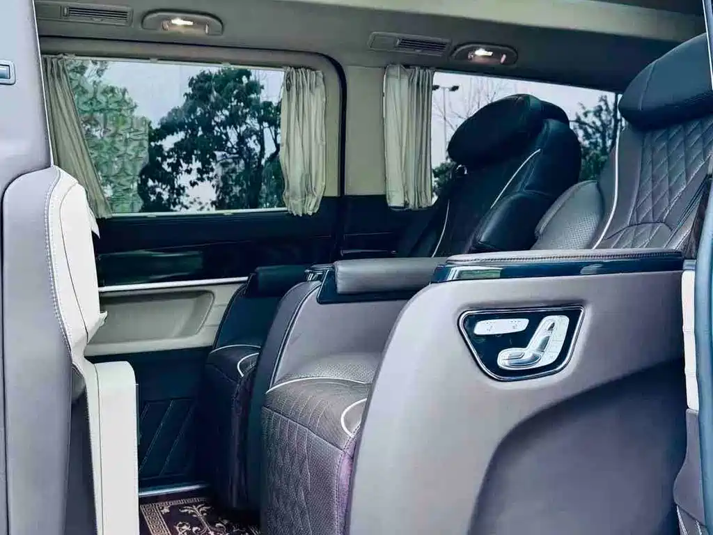Mercedes-Benz V-Class 2018 — фото 12