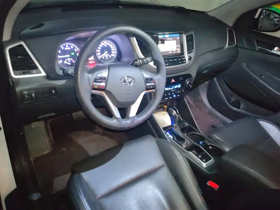 Hyundai Tucson 2017 — фото 12