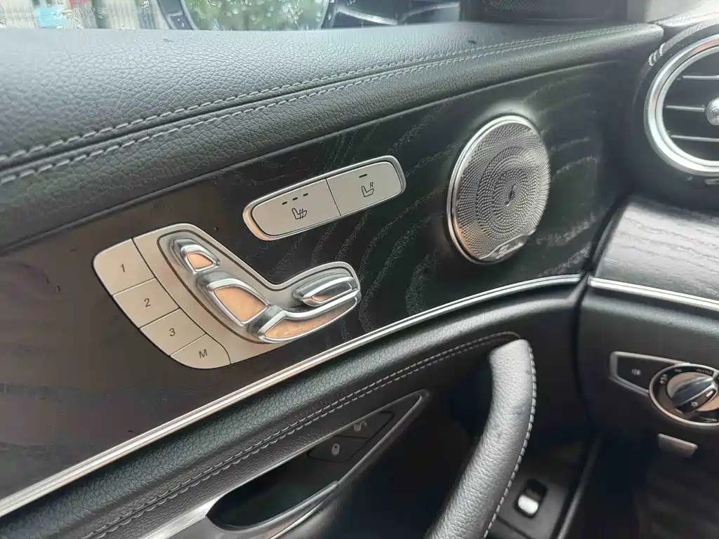 Mercedes-Benz E-Class 2019 — фото 21