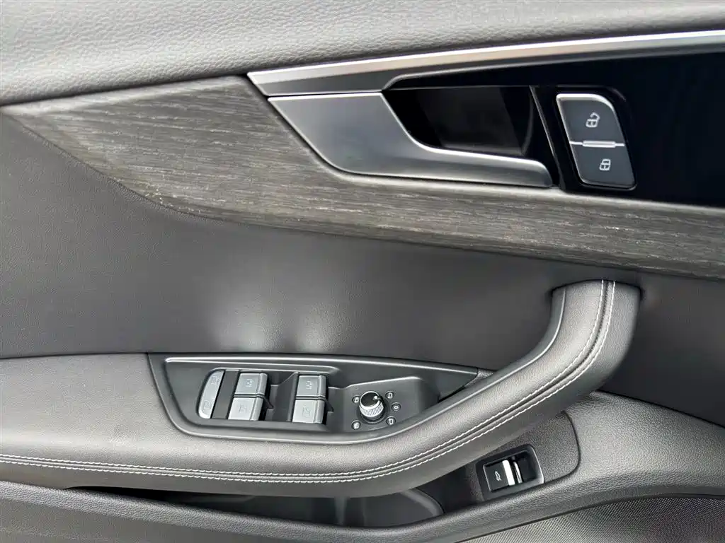 Audi A4L 2023 — фото 11