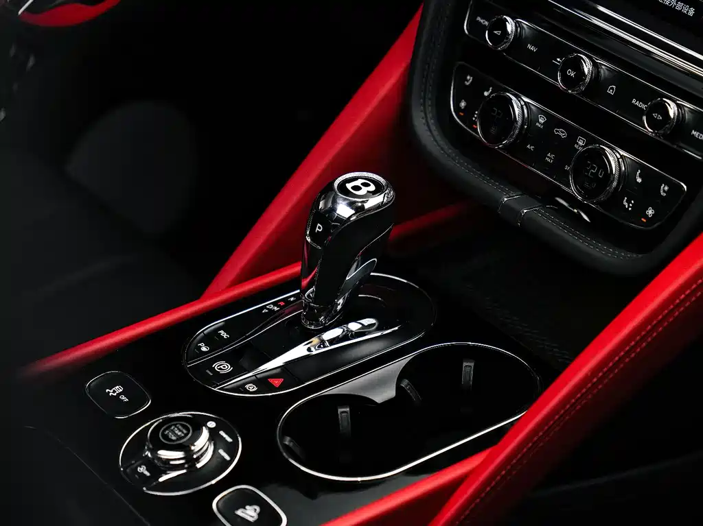 Bentley Bentayga 2023 — фото 11