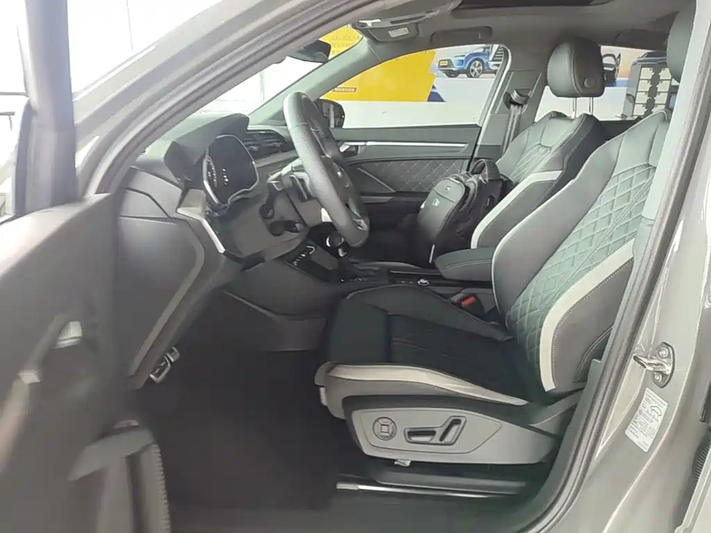 Audi Q3 Sportback 2025 — фото 15