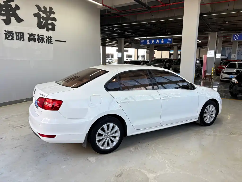 Volkswagen Sagitar 2014