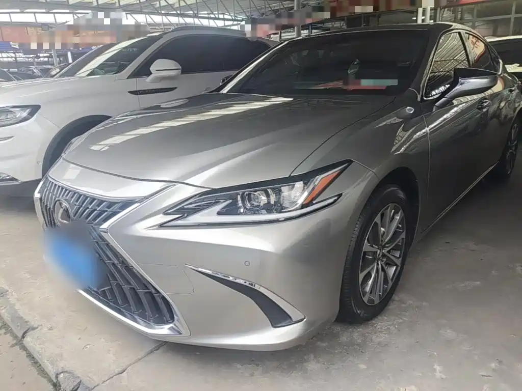Lexus ES 2022 — фото 1