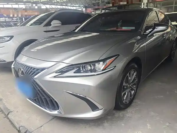 Lexus ES 2022