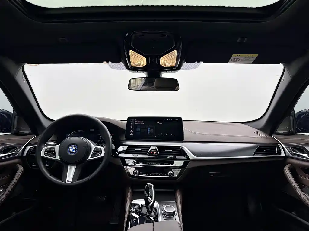 BMW 5 Series New Energy 2022 — фото 11