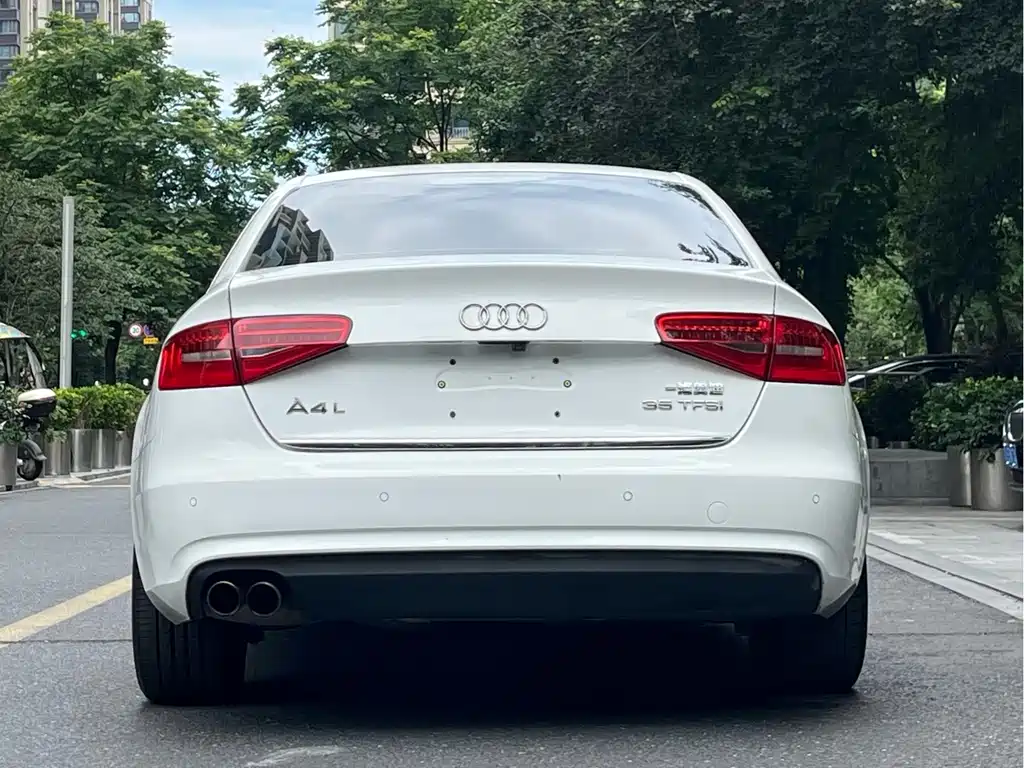 Audi A4L 2015