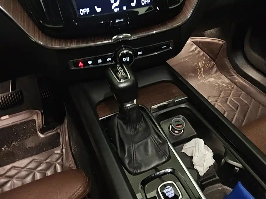 Volvo XC60 2020 — фото 16