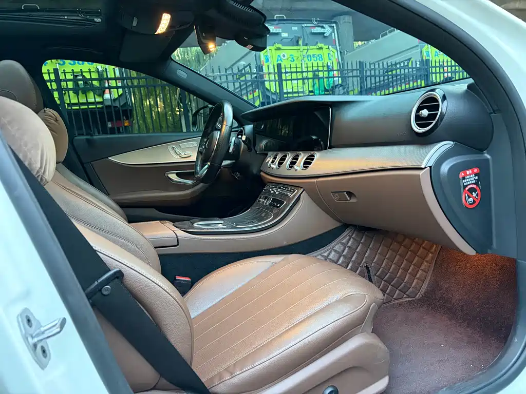 Mercedes-Benz E-Class 2019 — фото 13