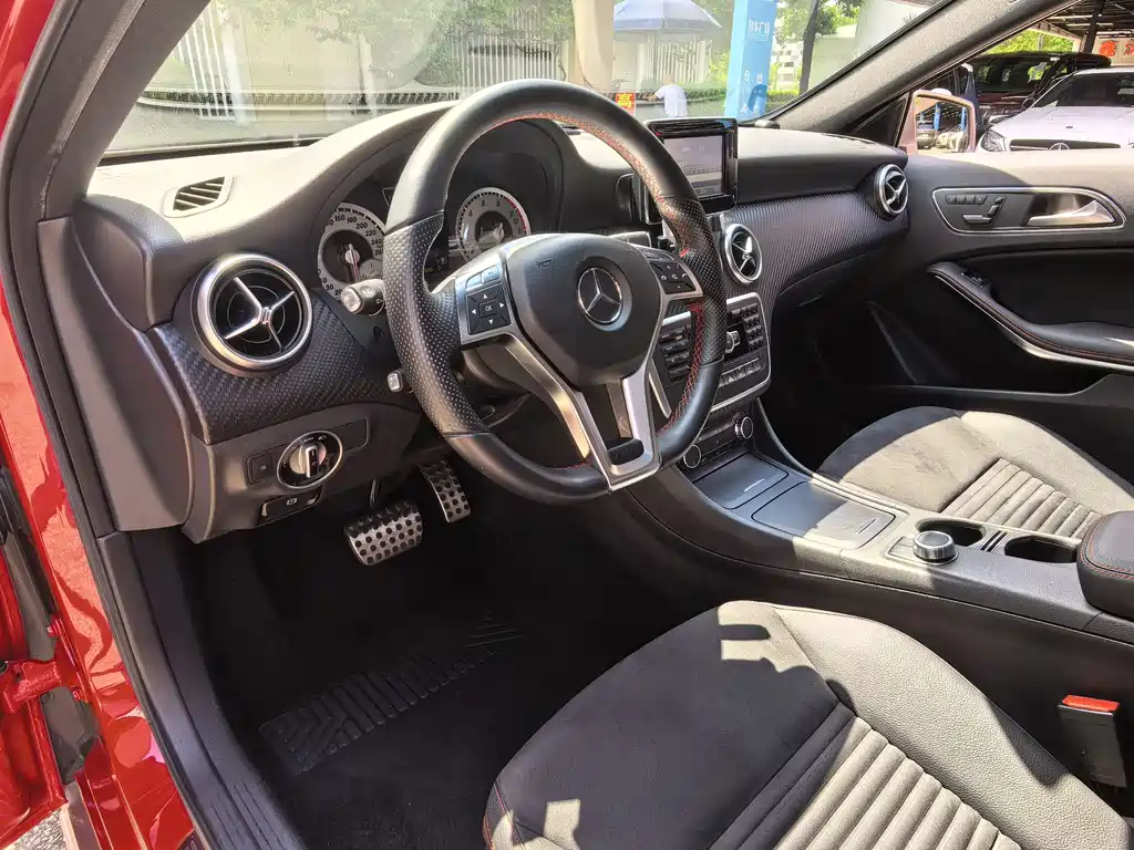 Mercedes-Benz A-Class 2015 — фото 31