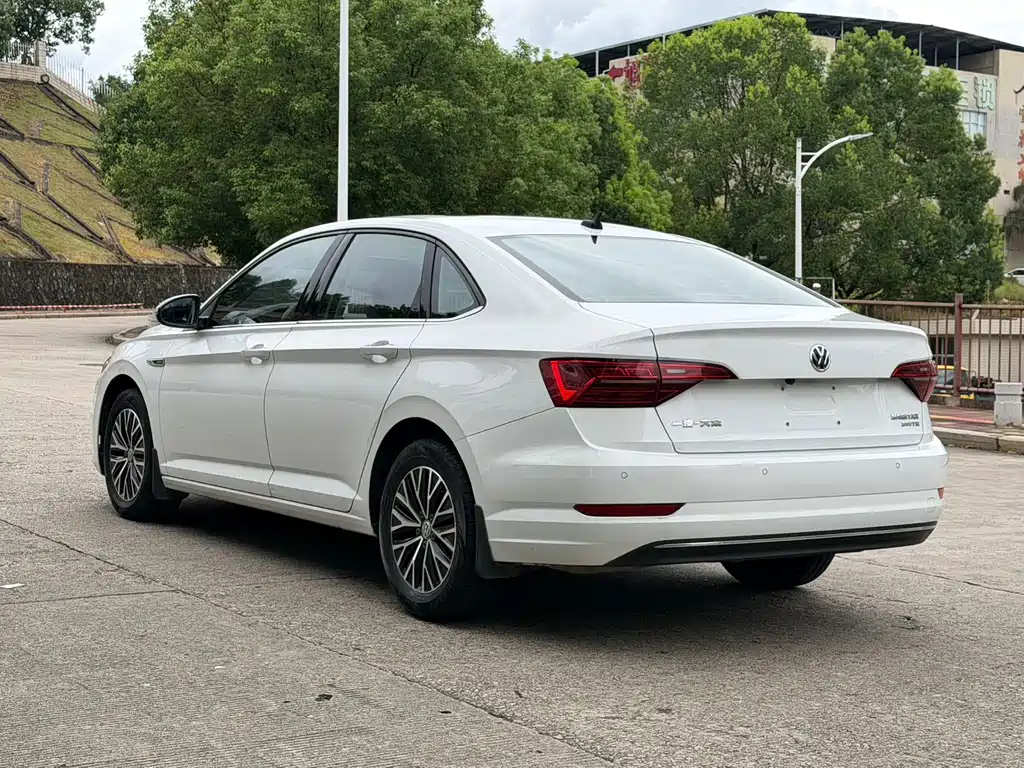 Volkswagen Sagitar 2021