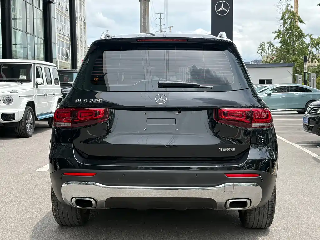 Mercedes-Benz GLB 2023
