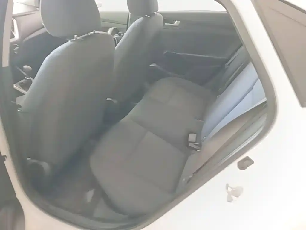 Hyundai Verna 2017 — фото 17