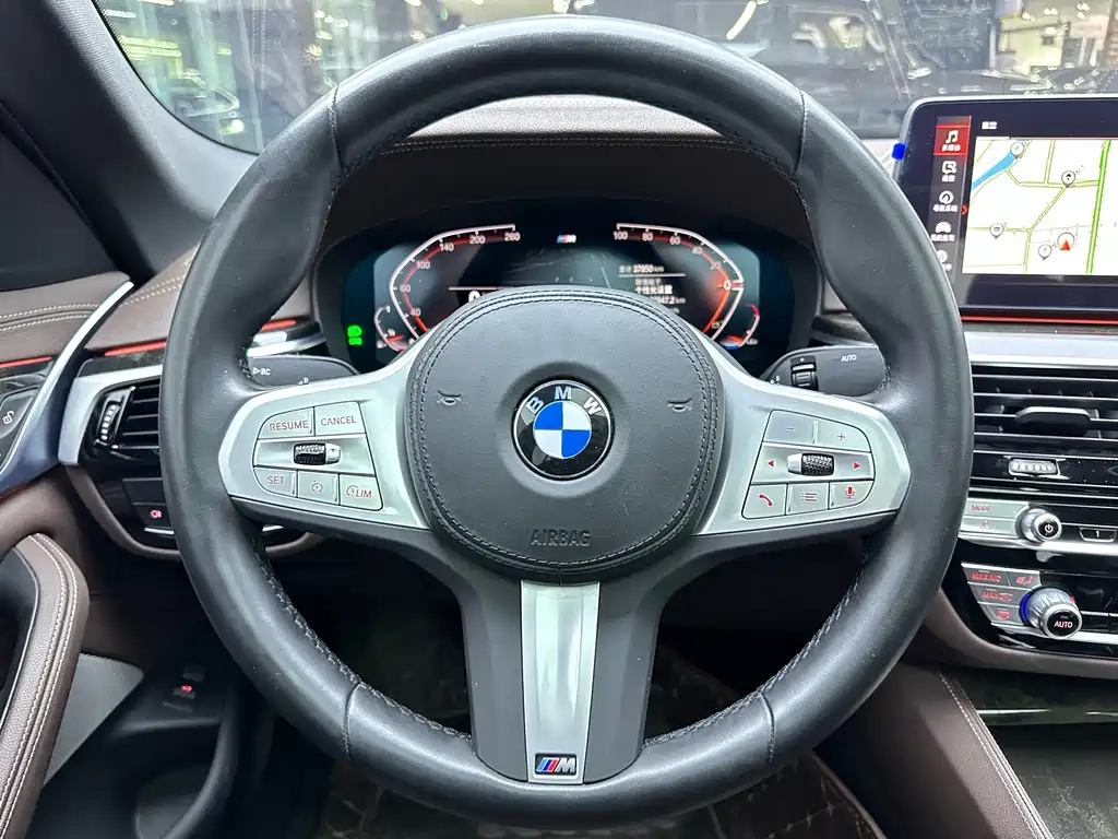 BMW 5 Series 2023 — фото 10