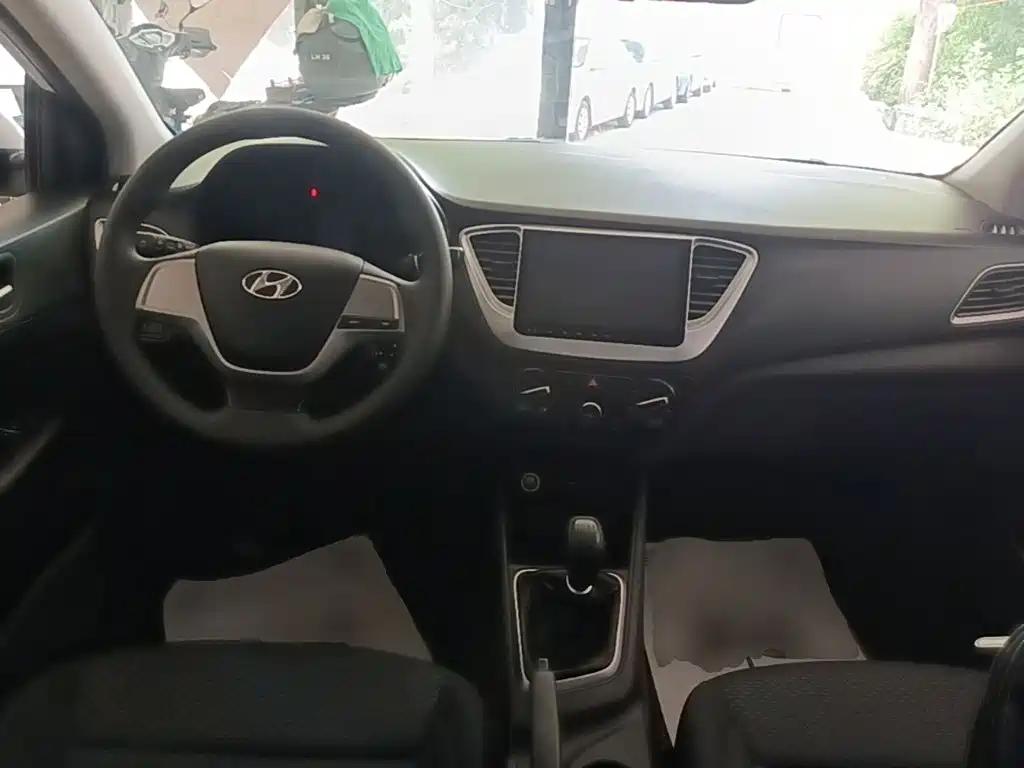 Hyundai Verna 2017 — фото 10