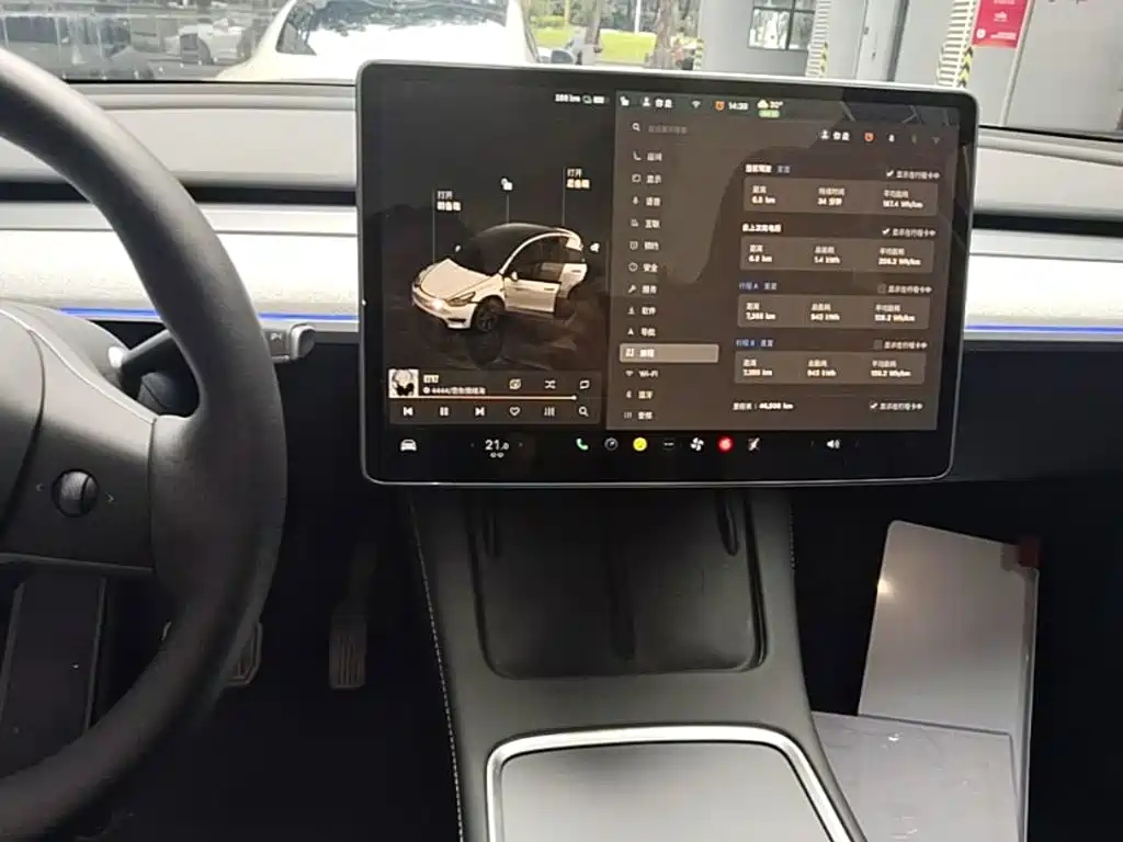 Tesla Model Y 2024 — фото 13