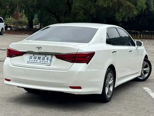 Toyota Crown 2015