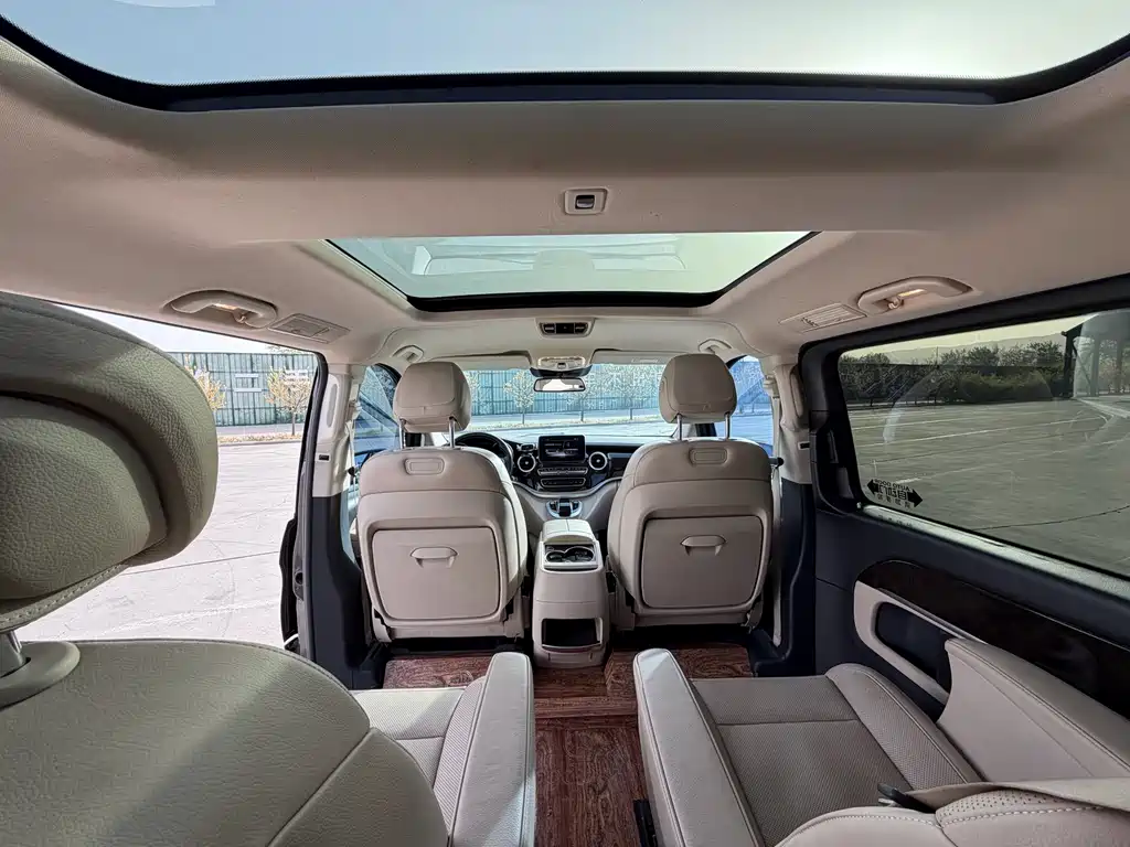 Mercedes-Benz V-Class 2020 — фото 18