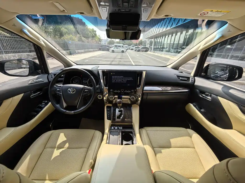 Toyota Alphard 2023 — фото 18