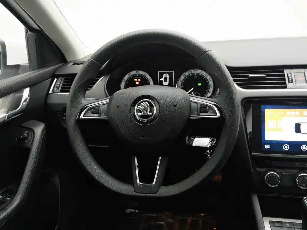 Skoda Octavia 2019 — фото 11