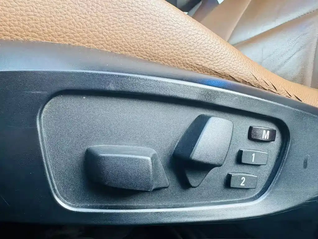 BMW 3 Series 2011 — фото 14