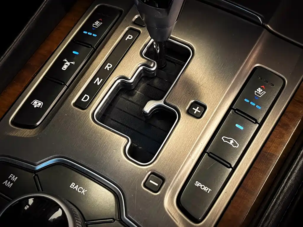 Hyundai Equus 2013 — фото 23
