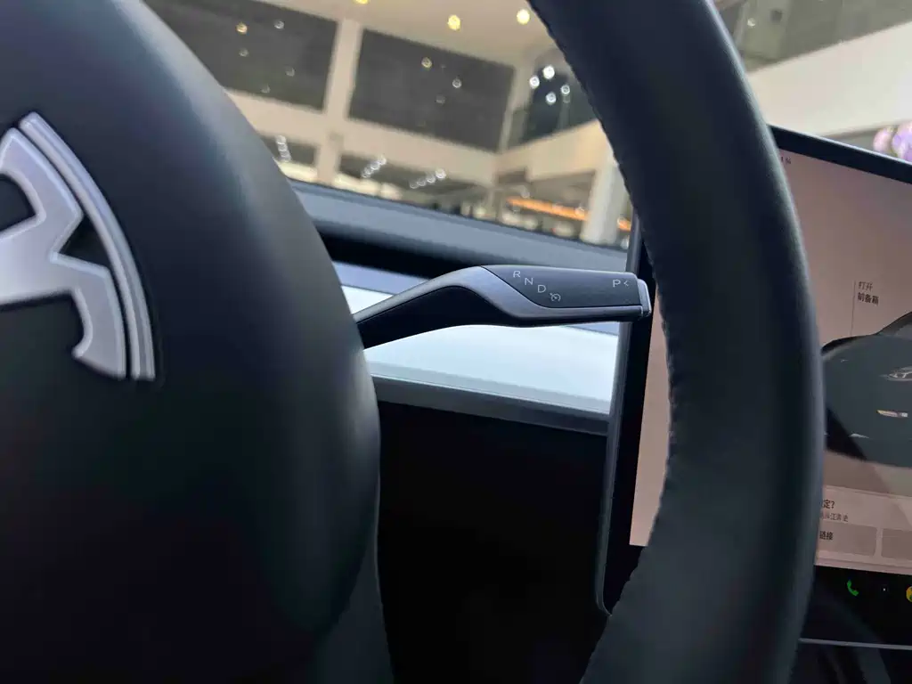 Tesla Model Y 2023 — фото 9