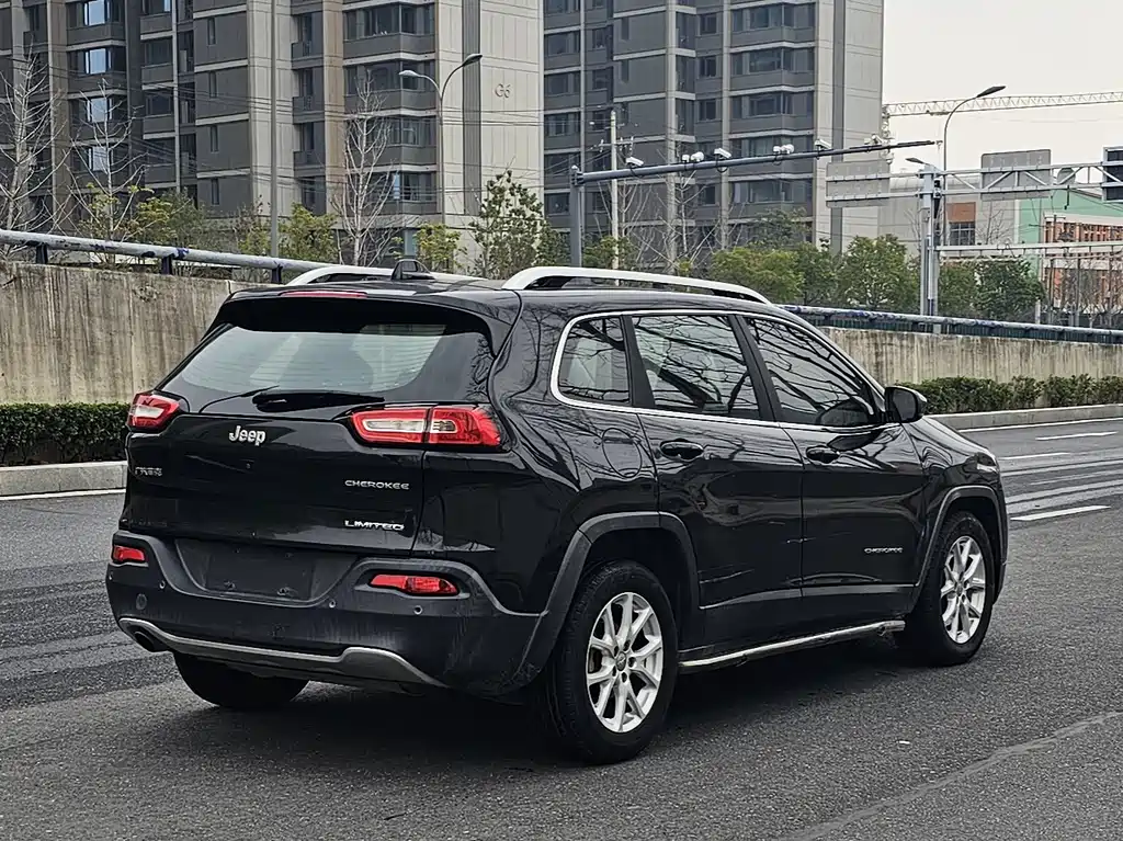 Jeep Cherokee 2017 — фото 6