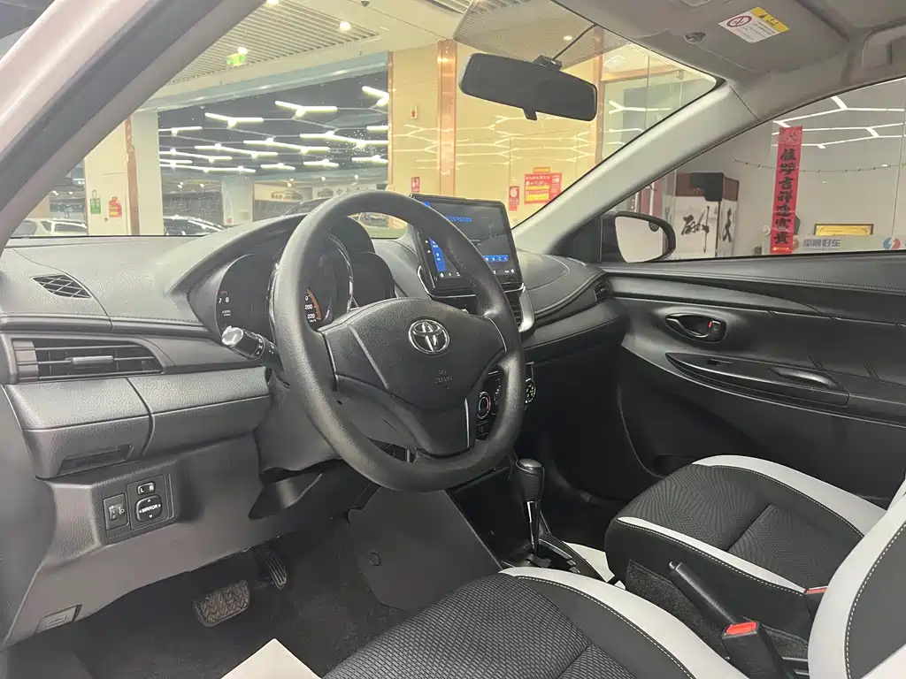Toyota Yaris L 2020