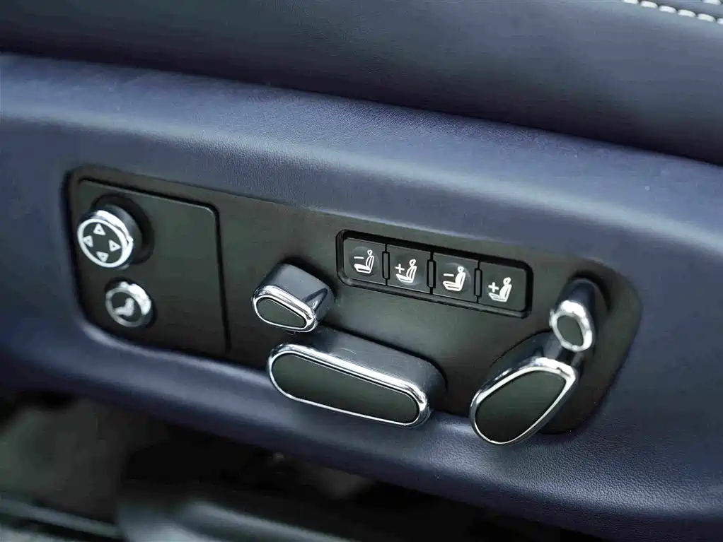 Bentley Continental 2023 — фото 16