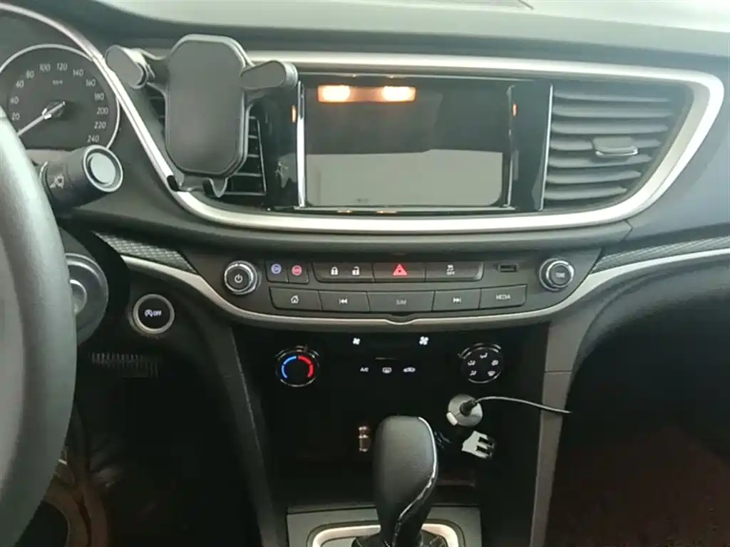 Buick Excelle 2021 — фото 13