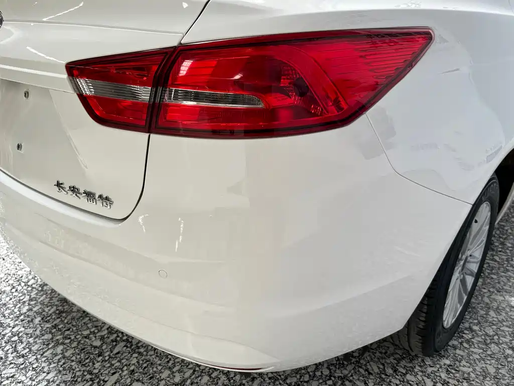 Ford Escort 2018 — фото 15