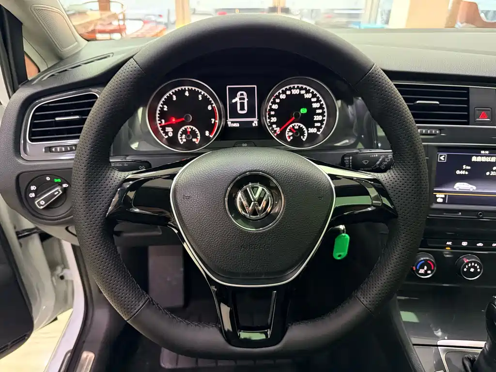 Volkswagen Golf 2017 — фото 16