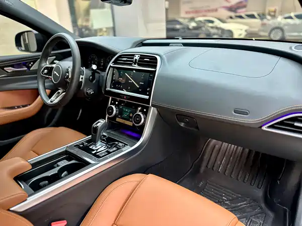 Jaguar XEL 2024