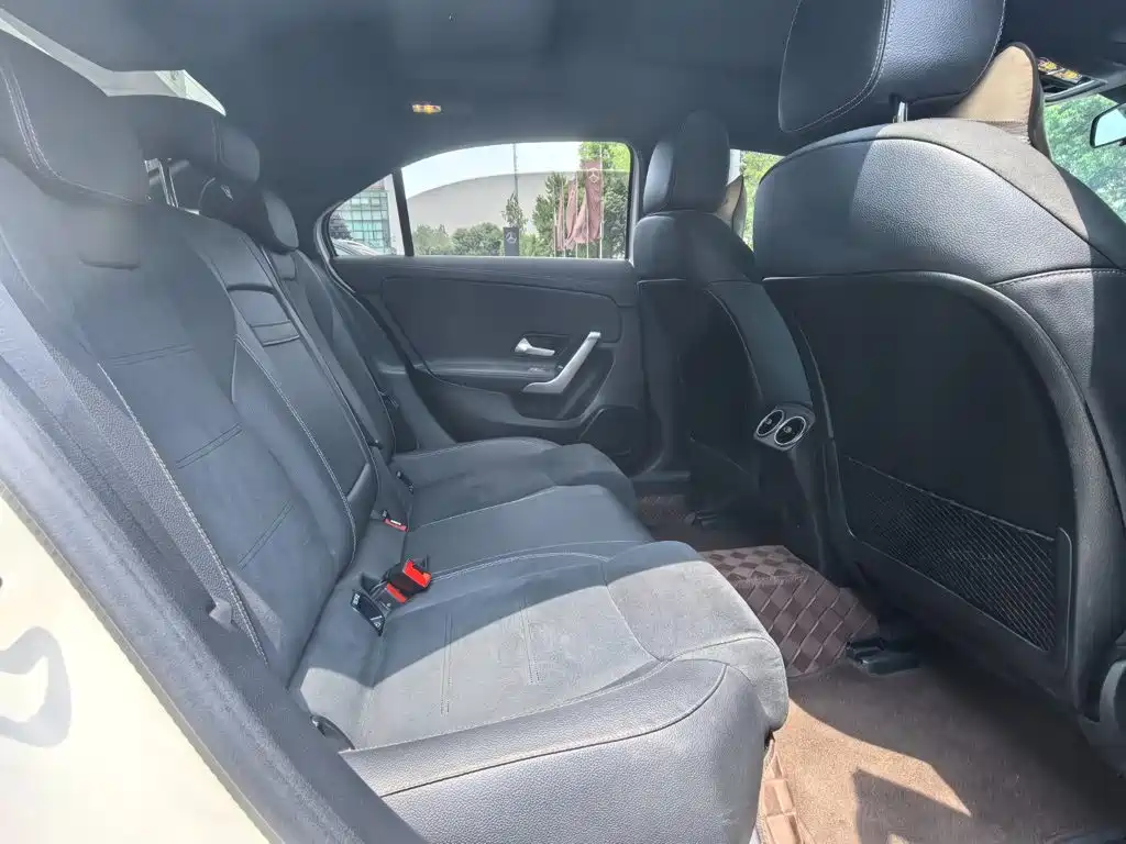 Mercedes-Benz A-Class 2023 — фото 12