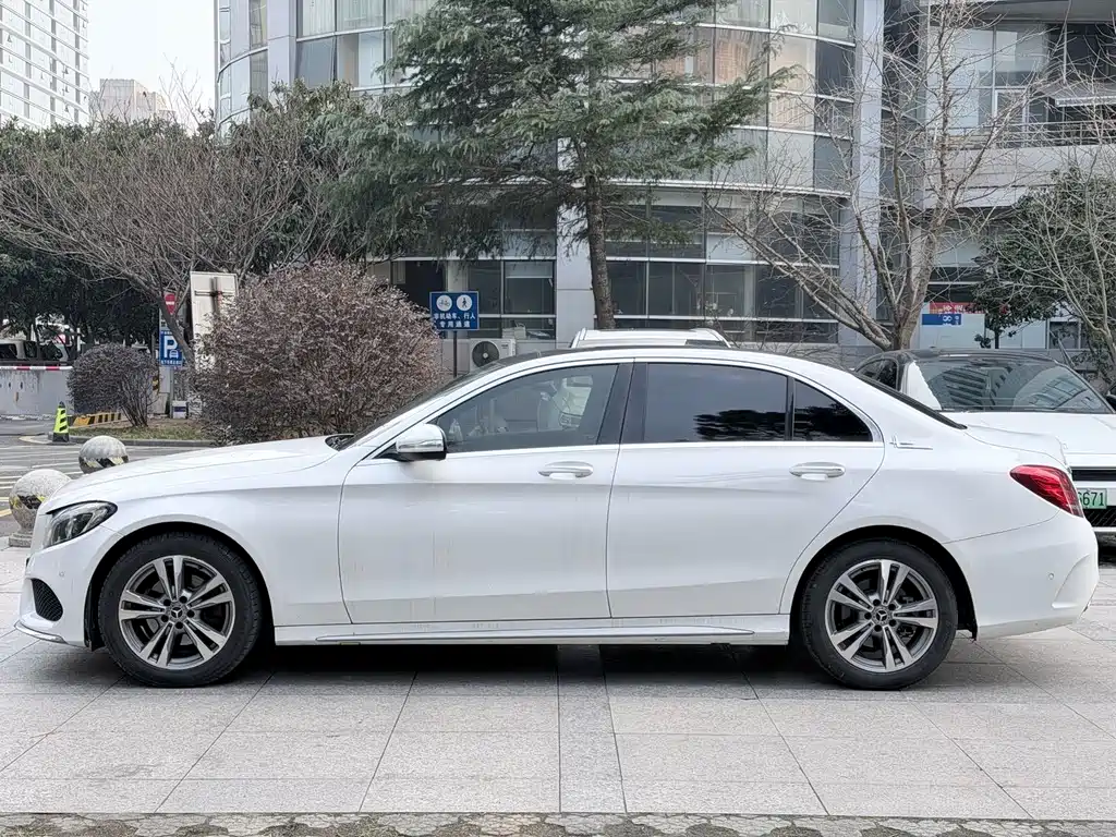 Mercedes-Benz C-Class 2018 — фото 16