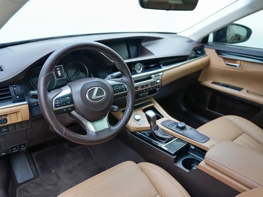 Lexus ES 2017