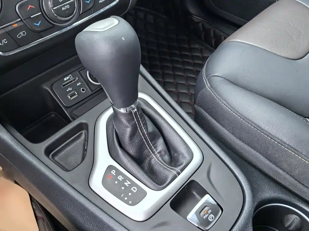 Jeep Cherokee 2017 — фото 17