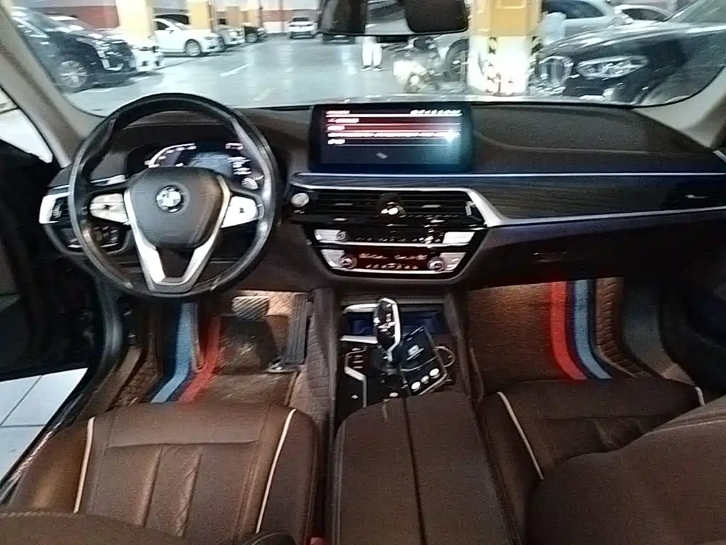 BMW 5 Series 2021 — фото 10