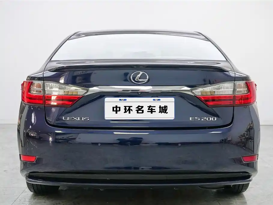 Lexus ES 2017 — фото 16