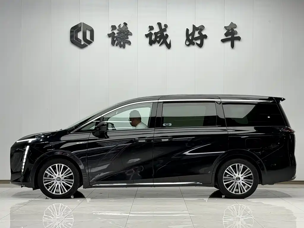 GAC Motor E8 PHEV 2024 — фото 4