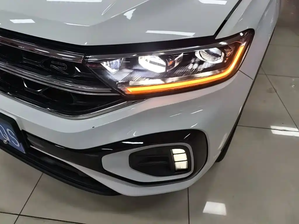 Volkswagen T-Roc 2024 — фото 24