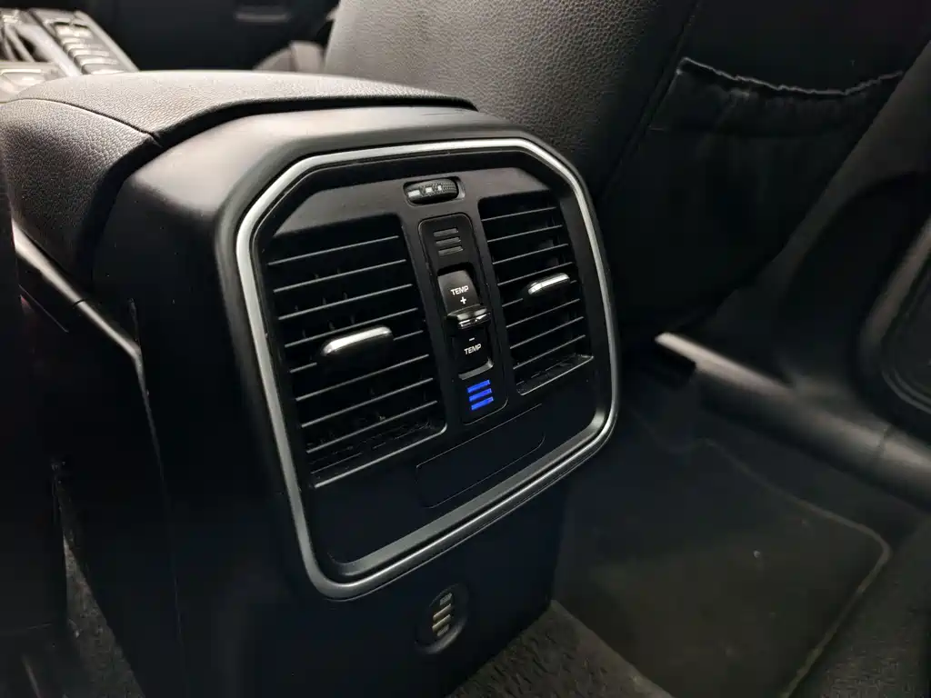 Porsche Macan 2018 — фото 11