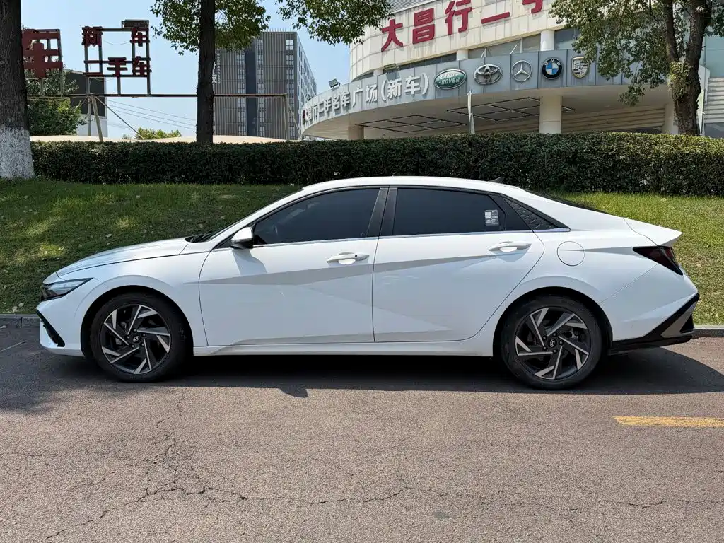 Hyundai Elantra 2023
