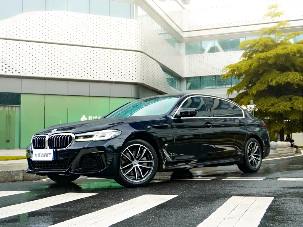 BMW 5 Series 2022 — фото 1
