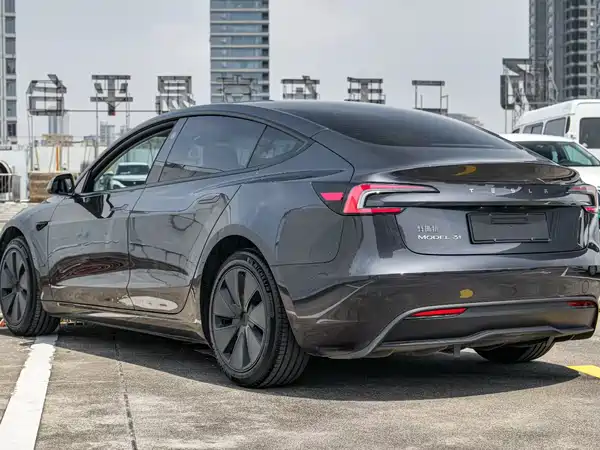Tesla Model 3 2024