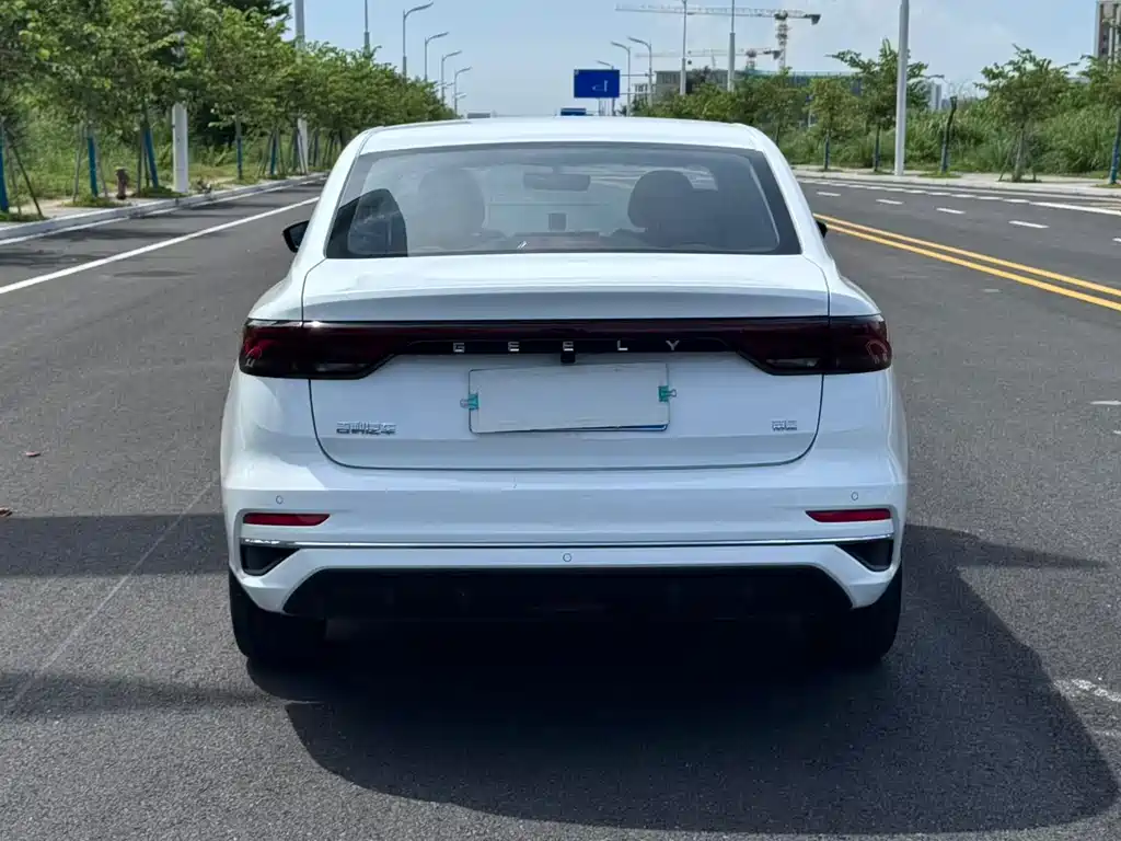 Geely Emgrand 2023
