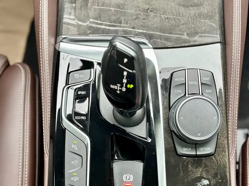 BMW 6 Series GT 2018 — фото 20