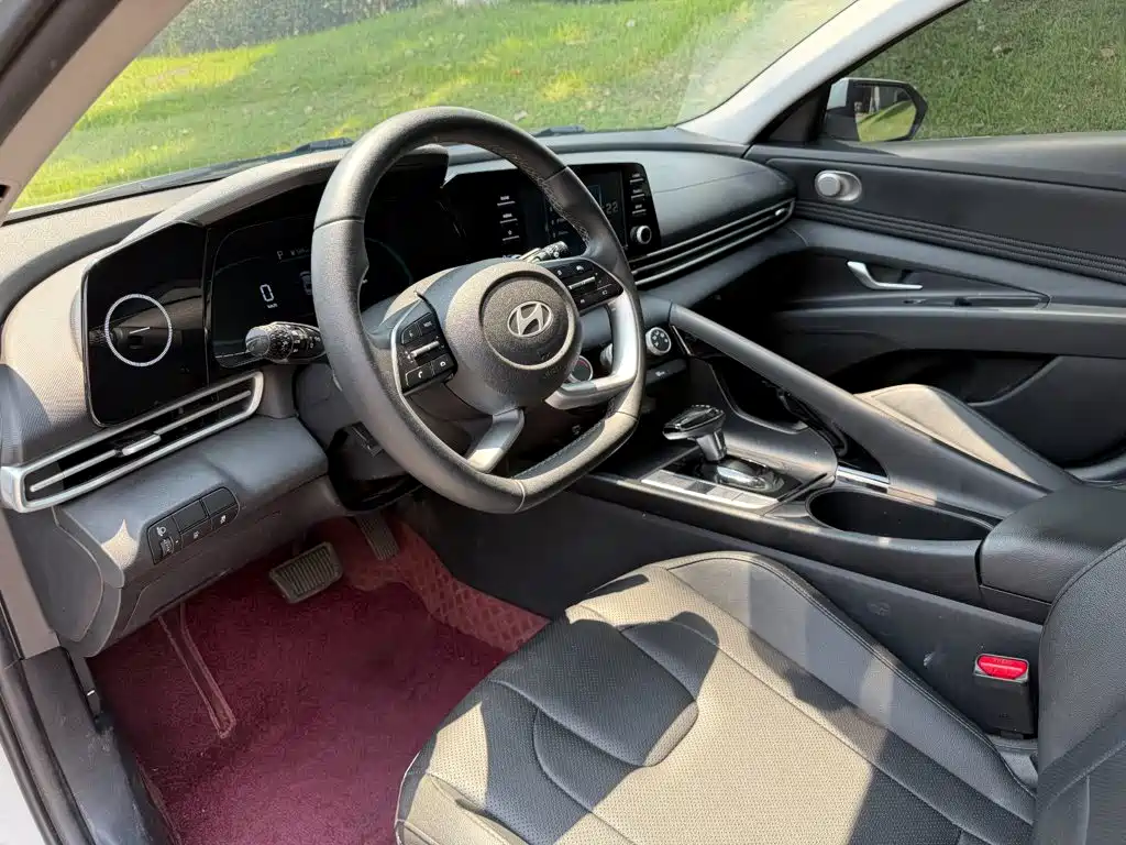 Hyundai Elantra 2023